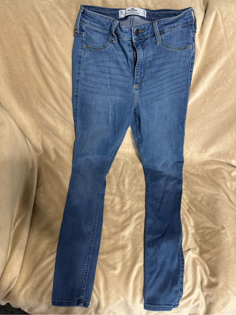 Hollister Women’s Skinny Jeans in Medium Blue Wash